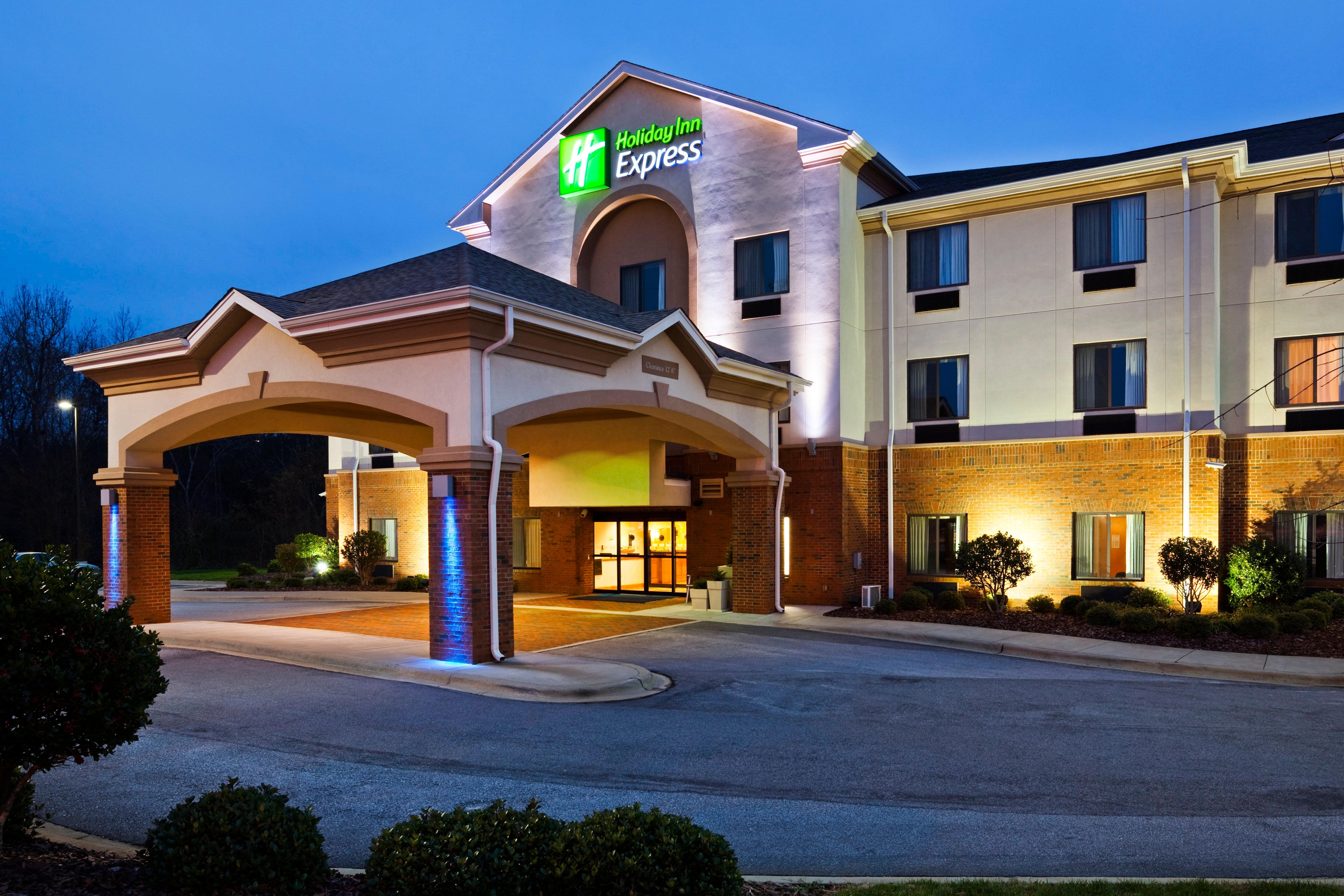 Holiday Inn Express Forest City, An Ihg Hotel Exterior photo